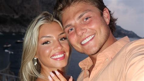 Denver Broncos Star Zach Wilson Engaged to Nicolette Dellanno。